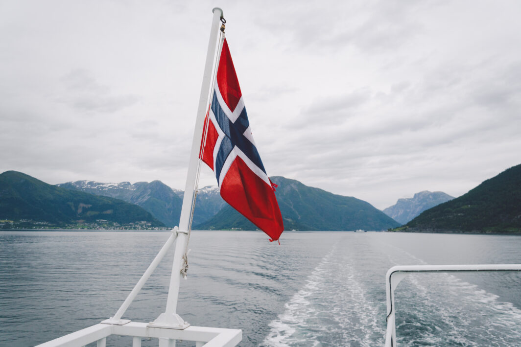 Bandiera norvegese che sventola