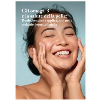 Donna sorridente con pelle luminosa tocca il viso con gioia.