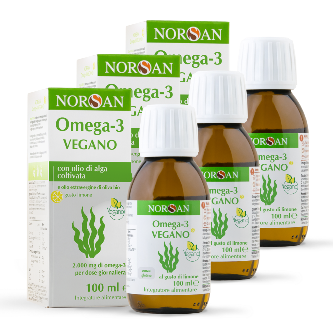 Packshot di 3 bottiglie NORSAN Omega-3 Vegano